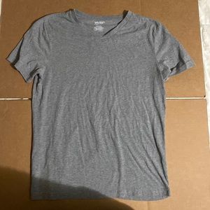 V-neck t-shirt